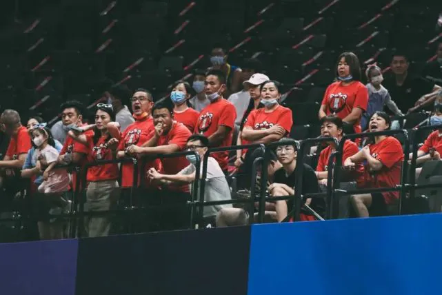 刻苦训练篮球时如何避免受伤的建议_0